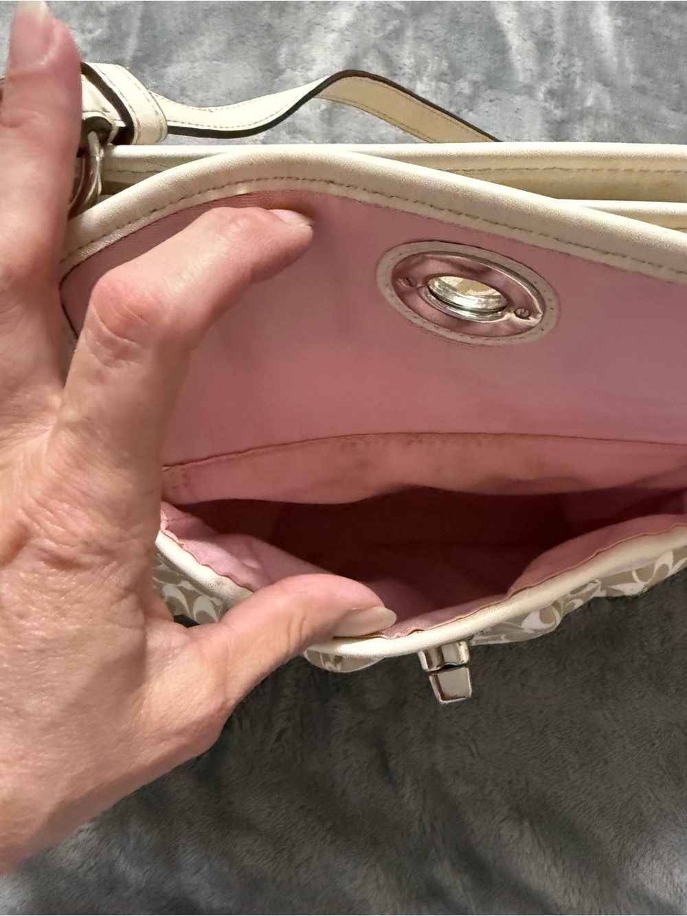 Coach Beige Signature Canvas Shoulder Bag with Cream Trim - Picture 5 of 7